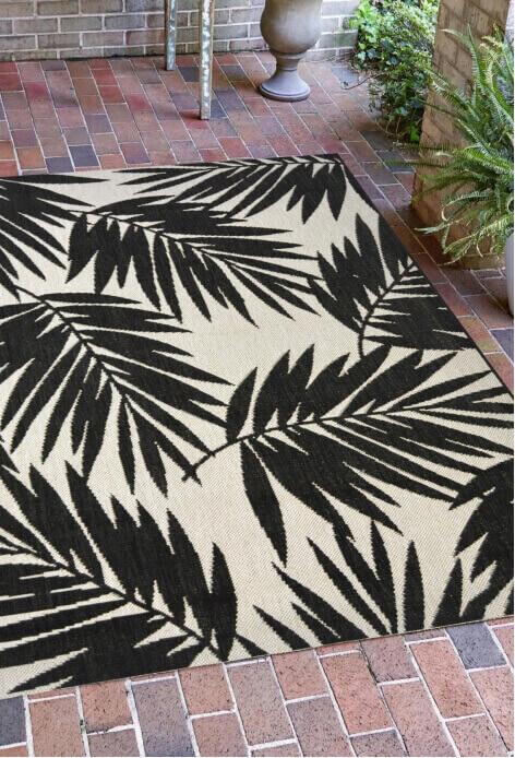 Outdoor mat with leaf design.