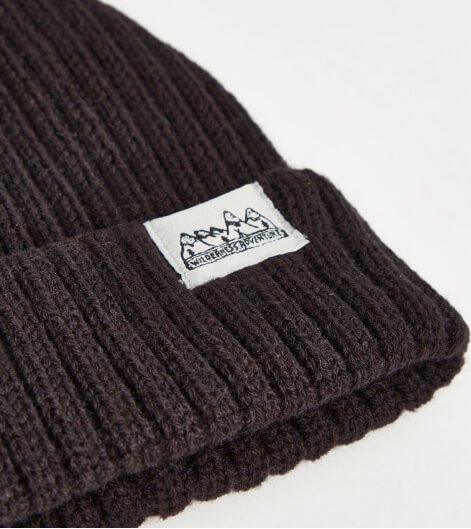 Black adventure beanie hat.